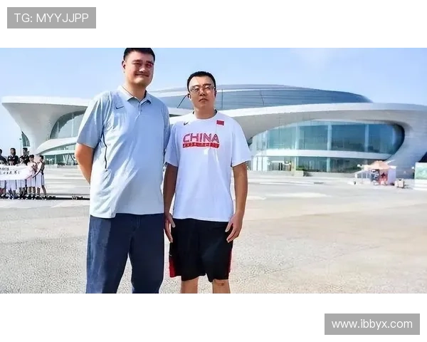 头盔与姚明的碰撞：体育安全与巨人精神的深度对话
